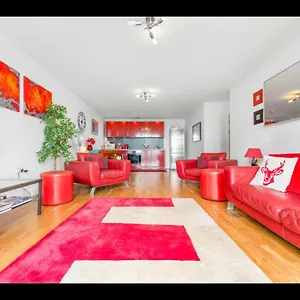 Stunning Spacious With Free Parking , Cardiff United Kingdom